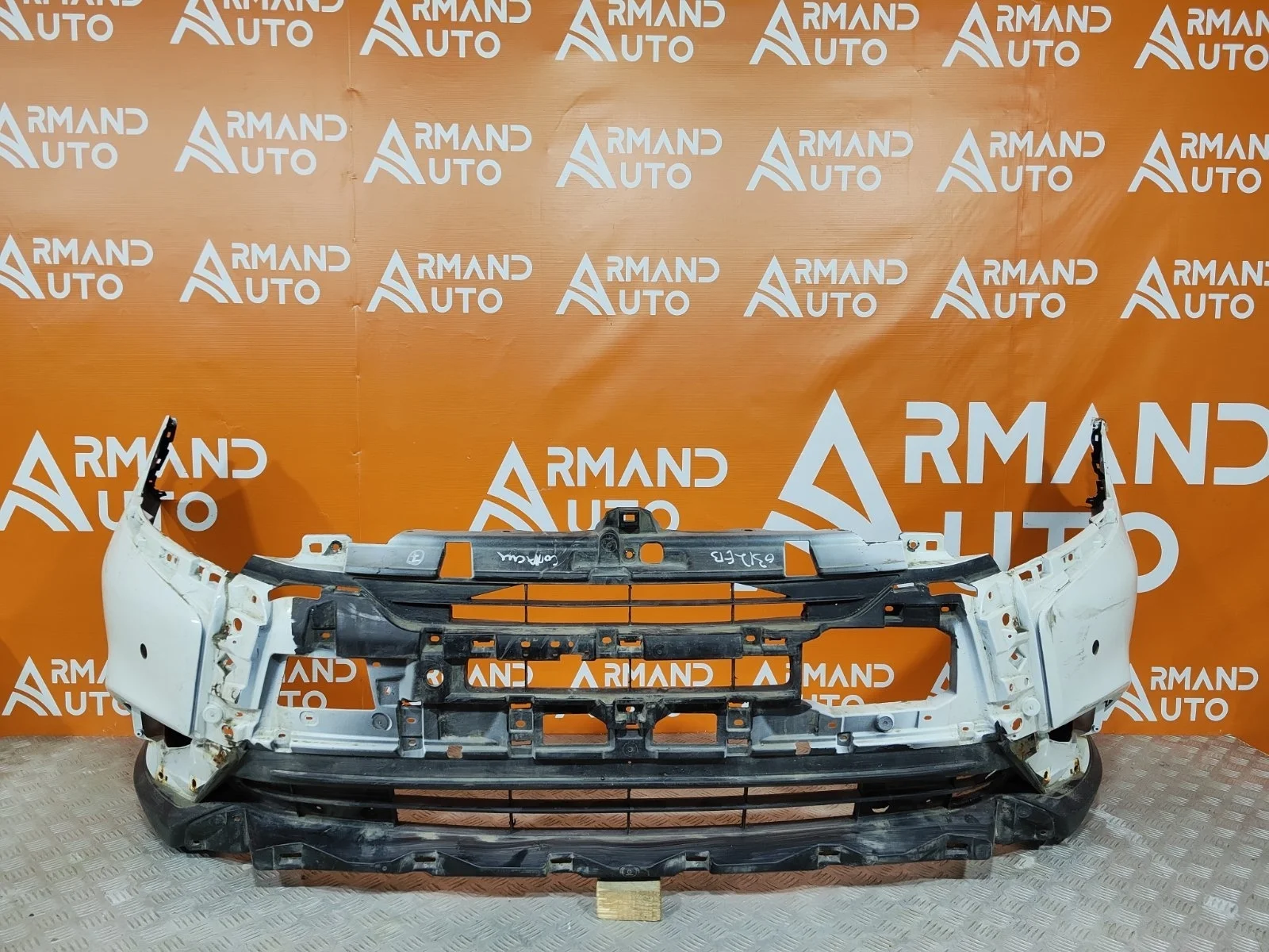 Бампер Mitsubishi Outlander 2018-нв 3