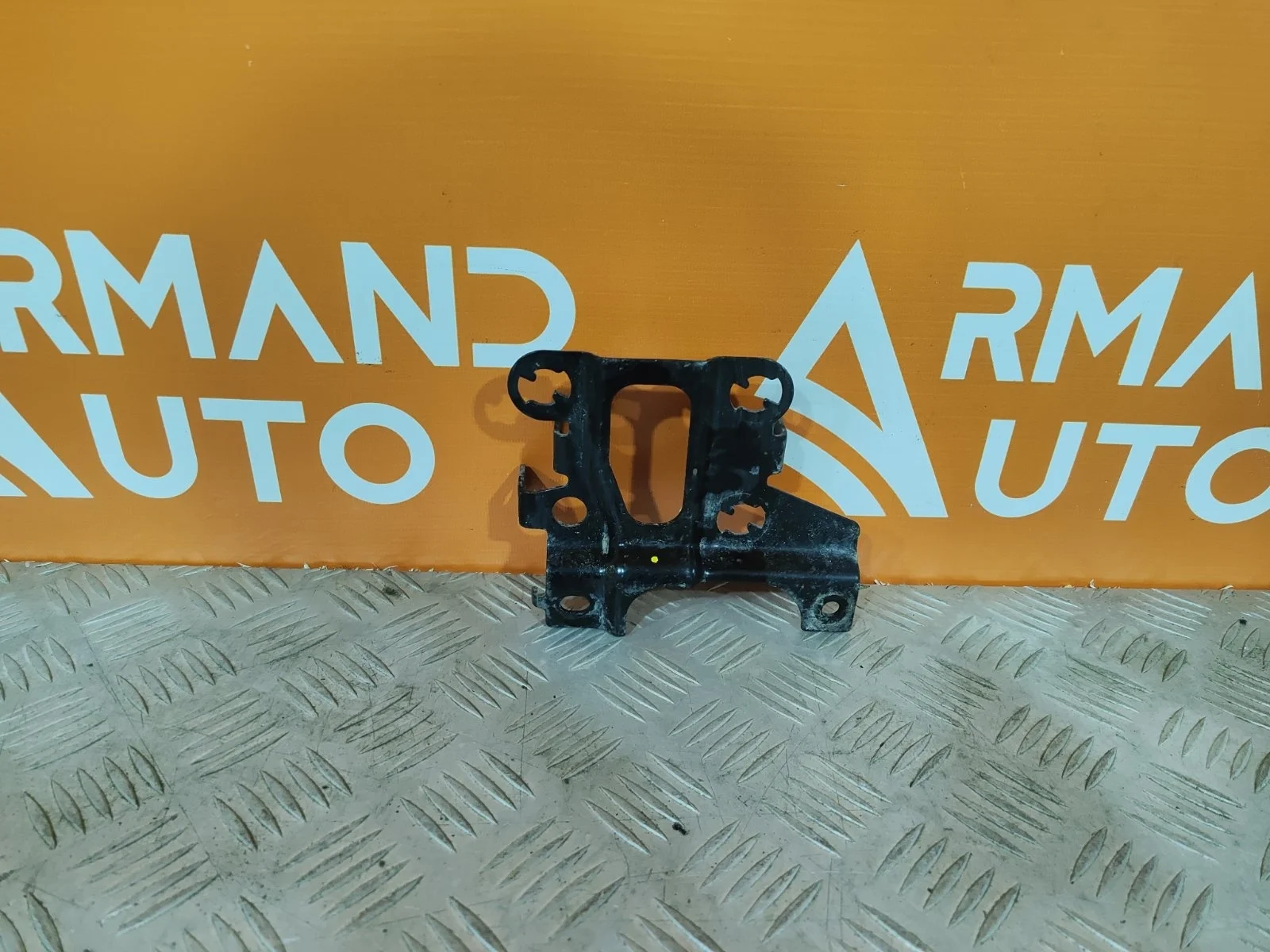 Кронштейн датчика круиз контроля Mitsubishi Pajero Sport 2015-2021 3