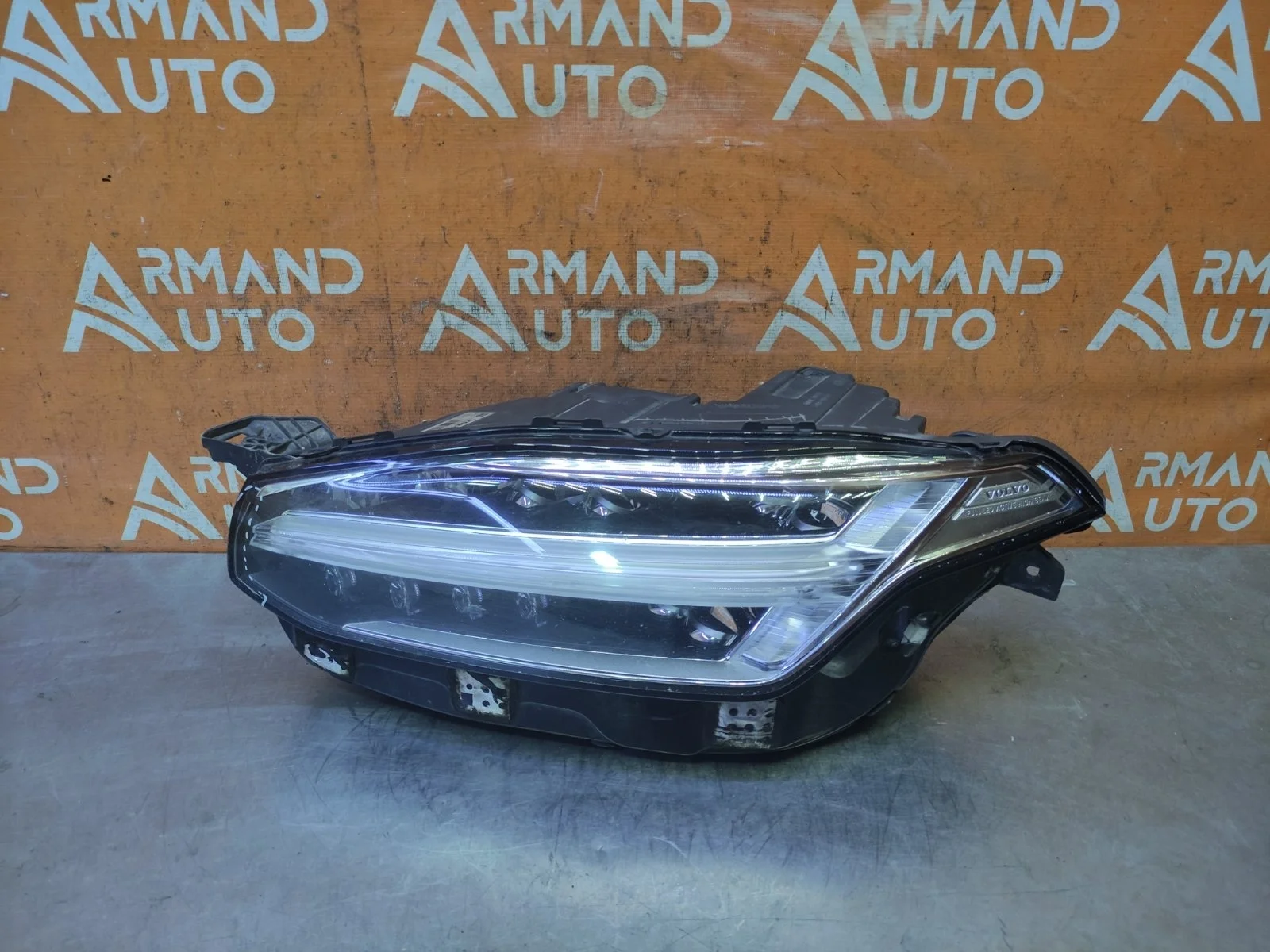 Фара Volvo XC90 2014-2019