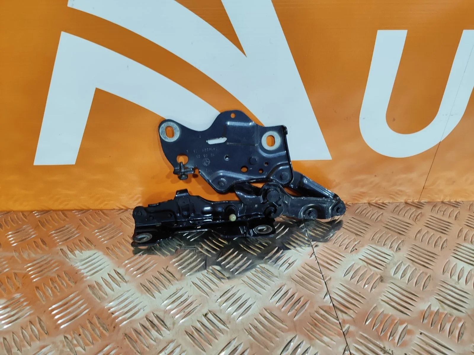 Петля капота BMW X5 2018-нв G05