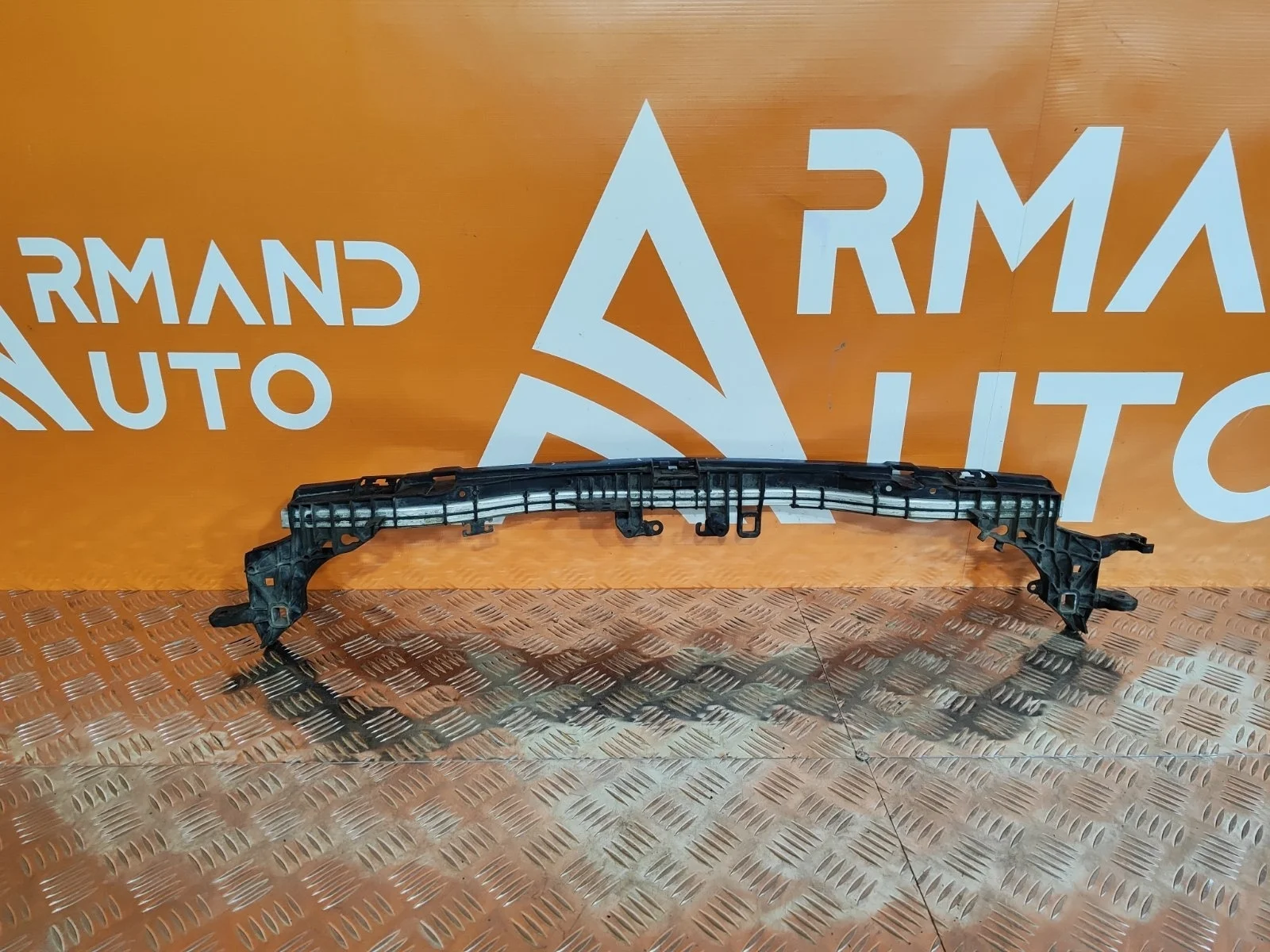 Кронштейн радиатора верхний Mercedes -Class 2016-нв W213, S213, C238