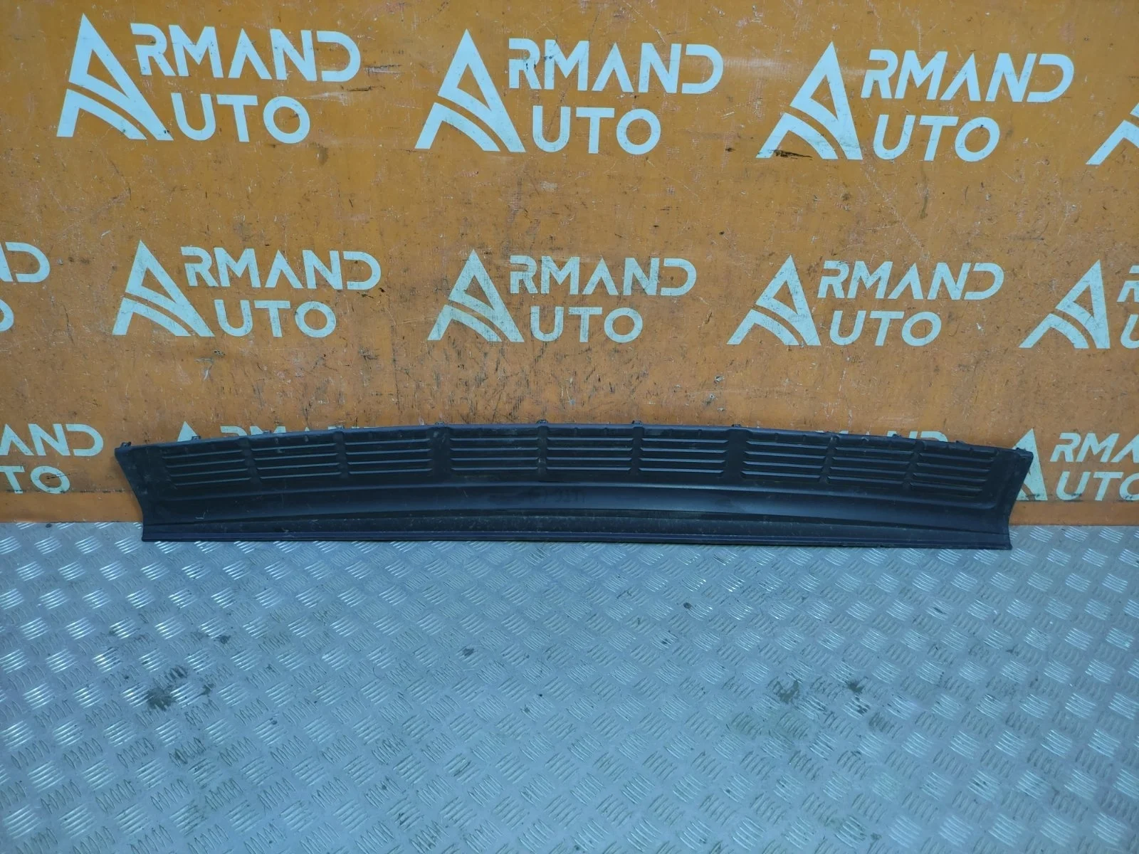 Накладка бампера верхняя Toyota Land Cruiser 2007-2021