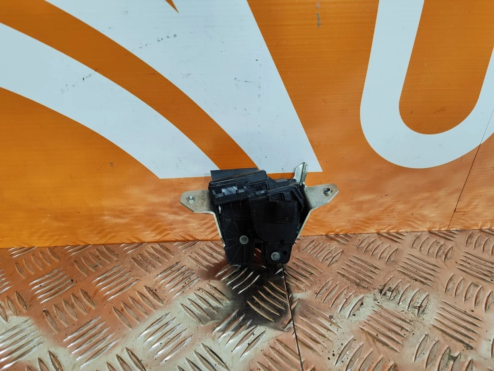 Замок двери багажника Mercedes CLA-Class 2019-нв C118