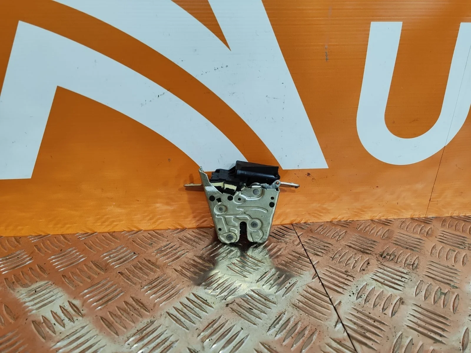 Замок двери багажника Mercedes CLA-Class 2019-нв C118