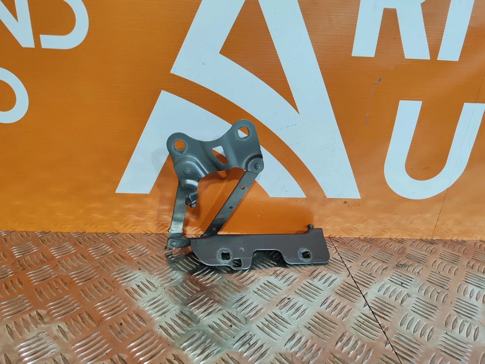 Петля капота Land Rover Range 2012-2022 4 L405