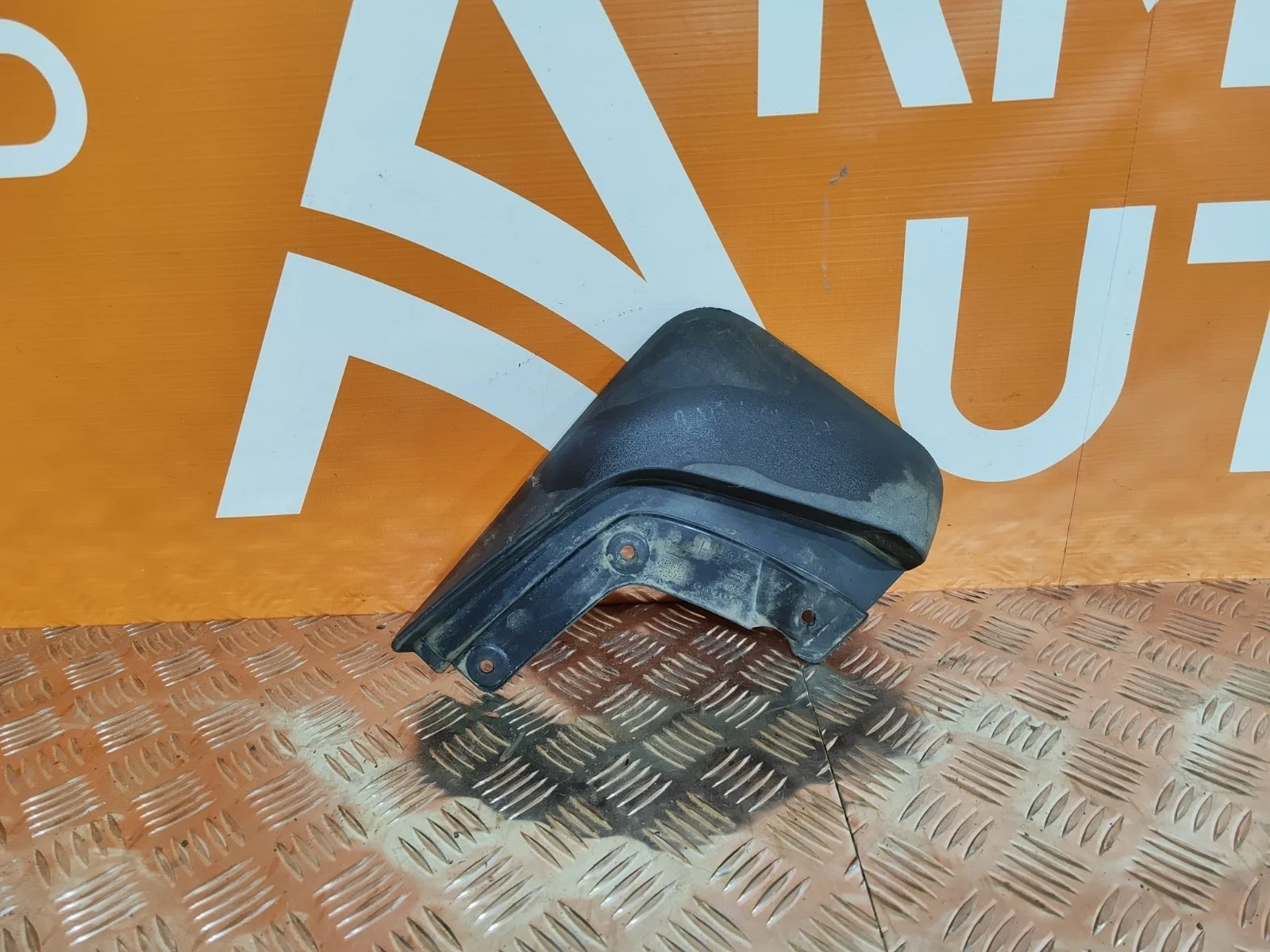 Брызговик Volvo XC90 2002-2014