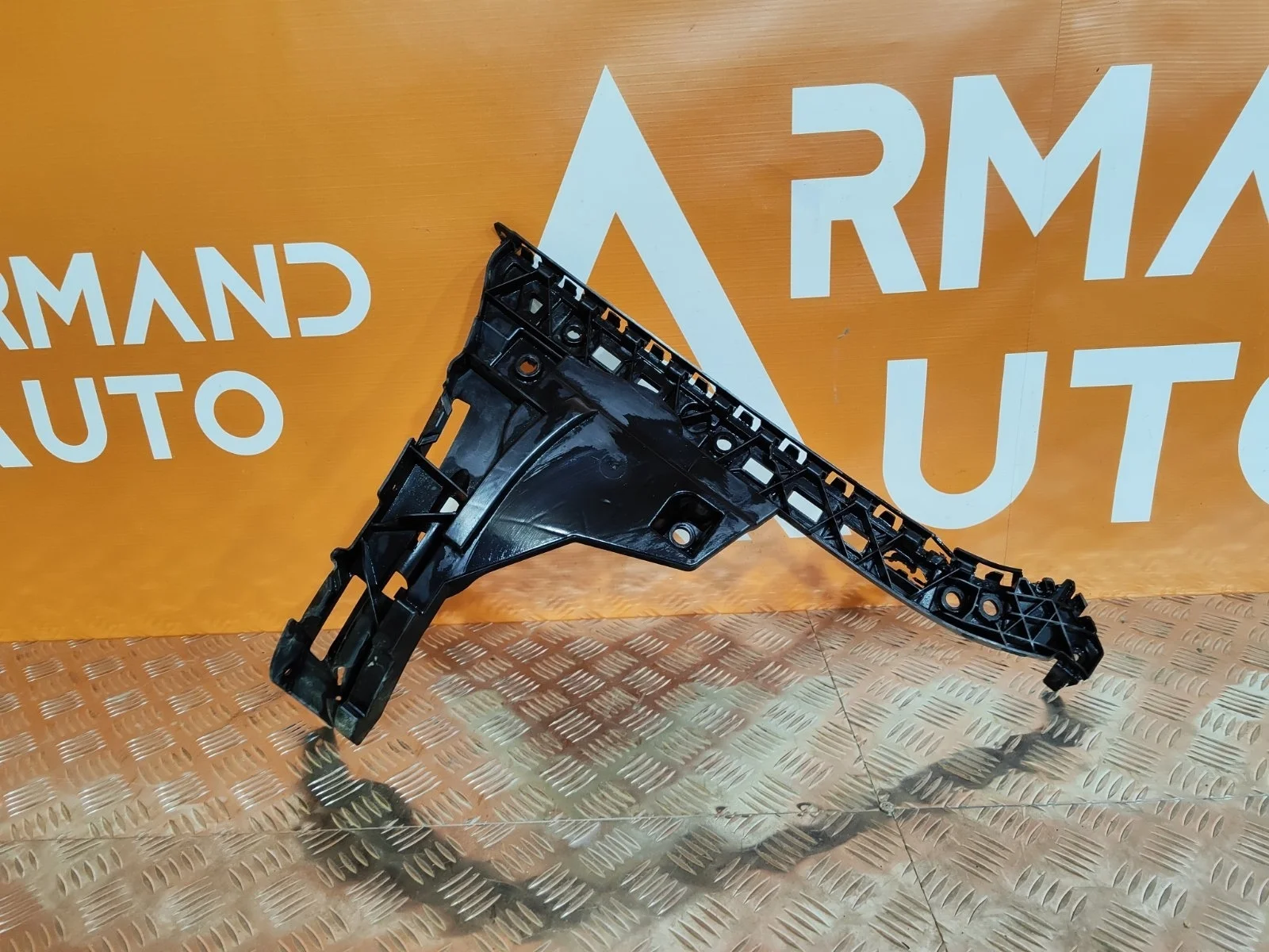 Кронштейн бампера Mercedes -Class 2016-2020 W213