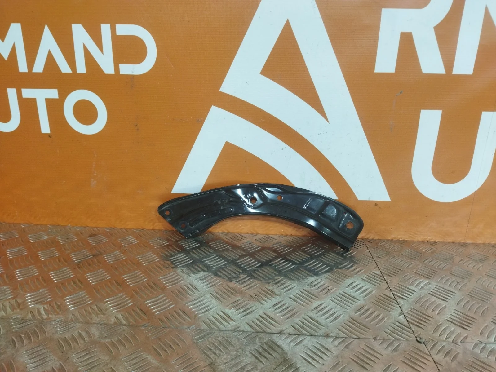 Кронштейн панели Skoda Rapid 2014-2020