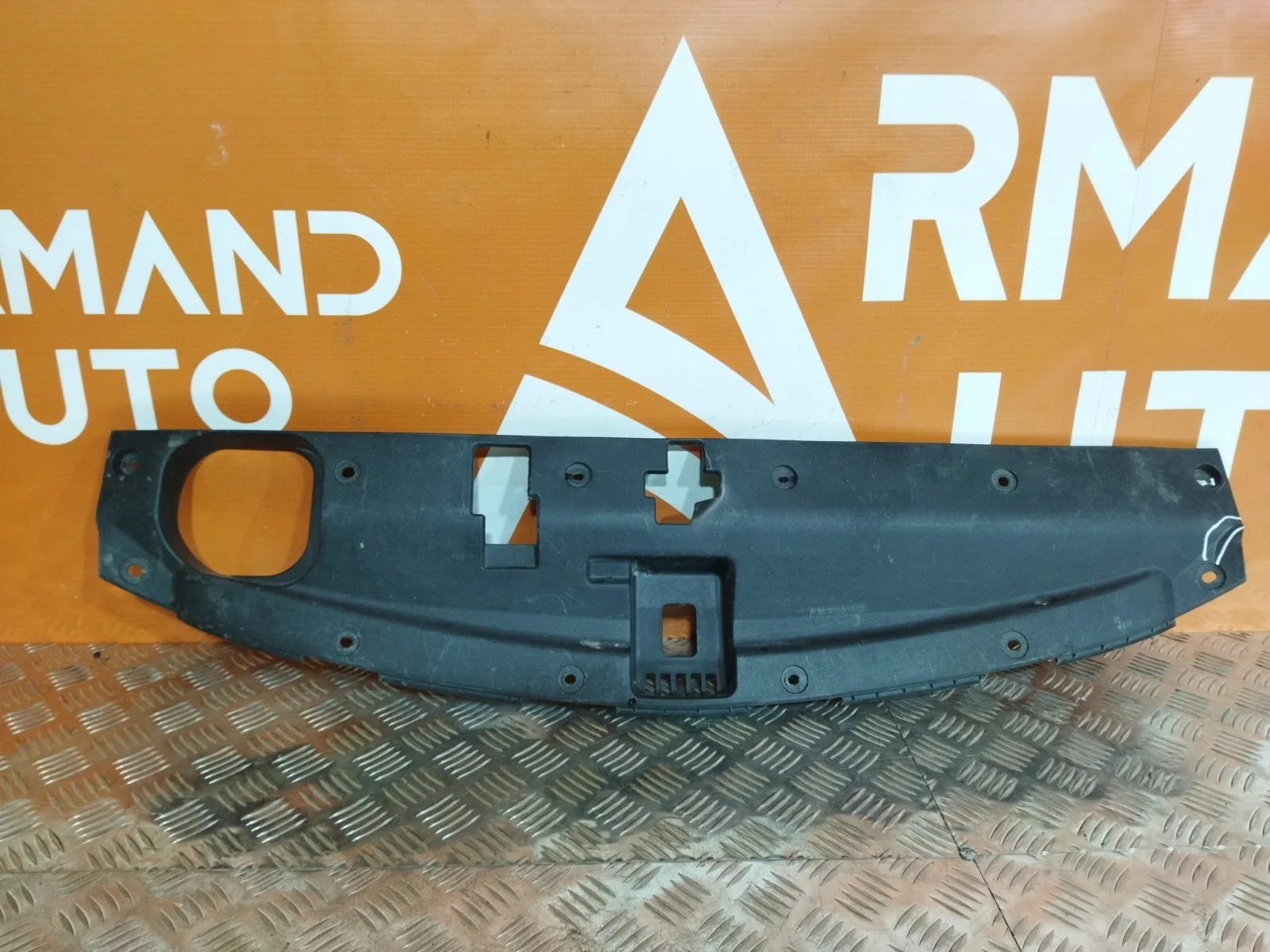 Кожух замка капота Hyundai Santa Fe 2012-2016 3 DM