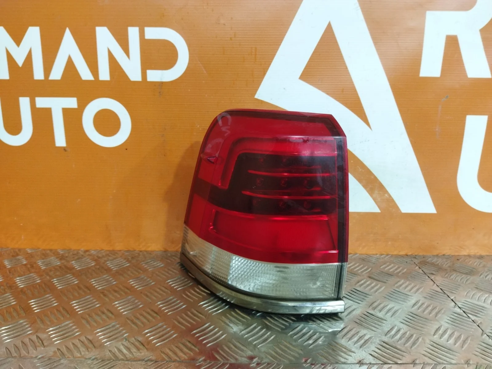 Фонарь внешний Toyota Land Cruiser 2015-2021 200