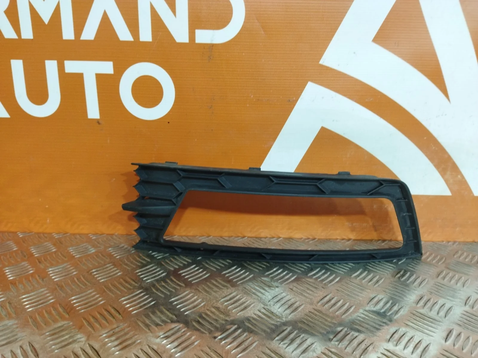 Окантовка птф Skoda Rapid 2014-2017