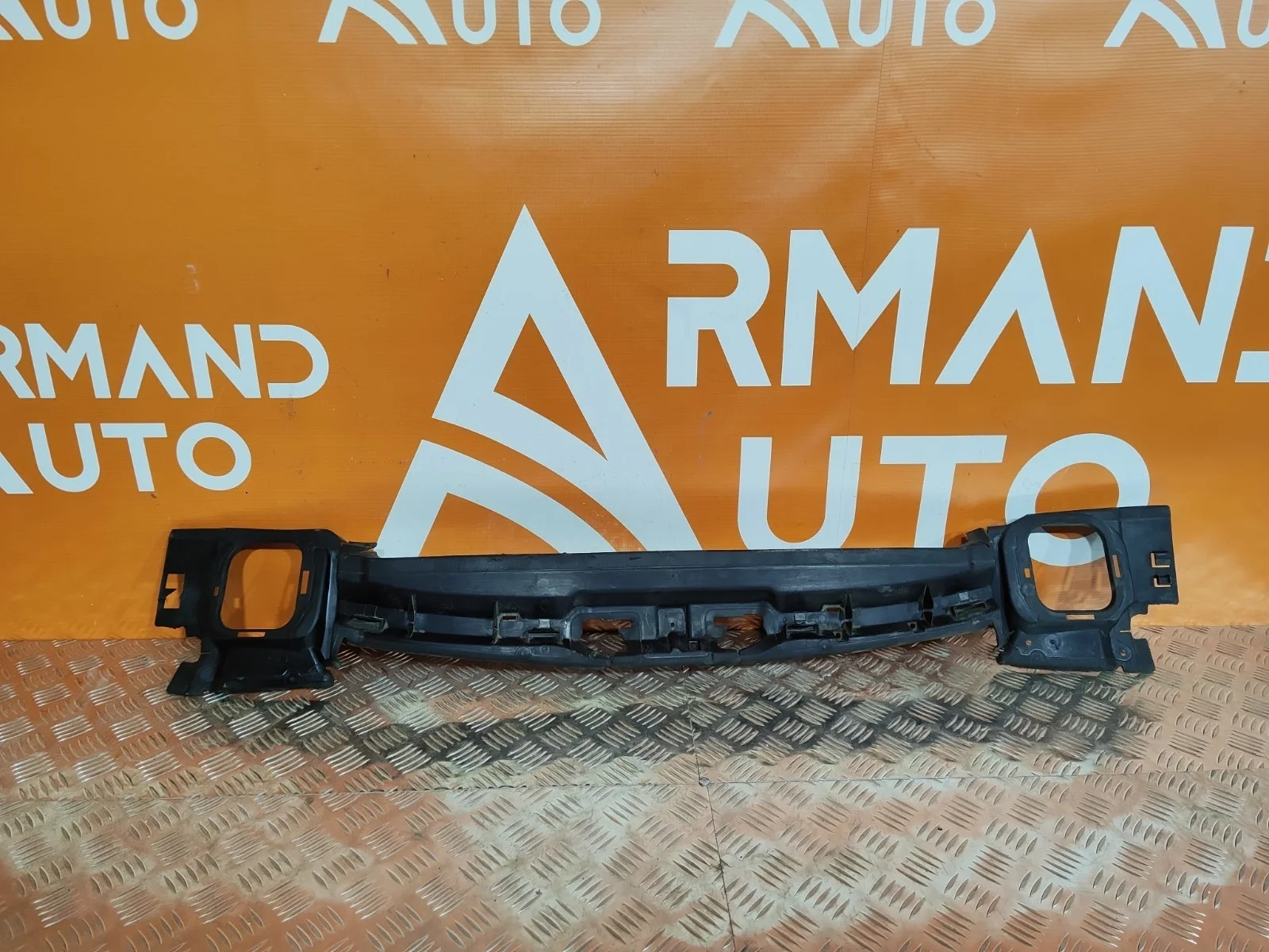 Дефлектор радиатора верхний BMW 5 series 2016-нв G30 G31