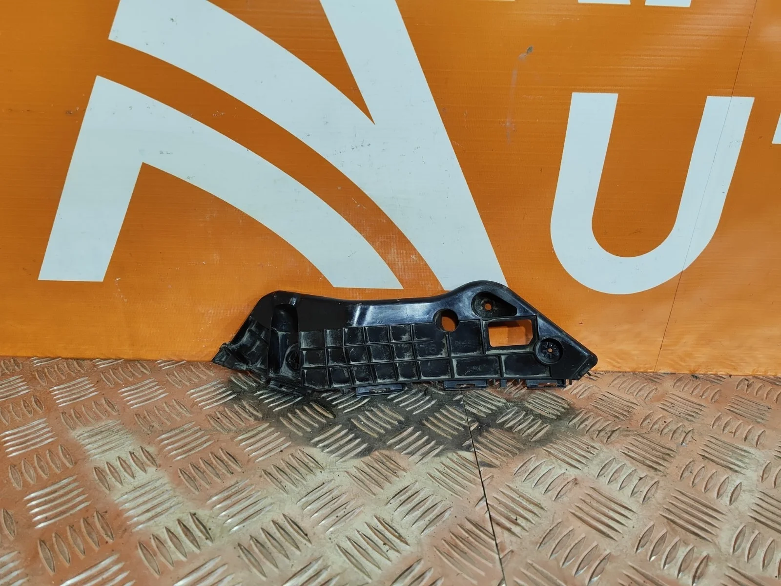 Кронштейн бампера Toyota RAV4 2015-2019 CA40