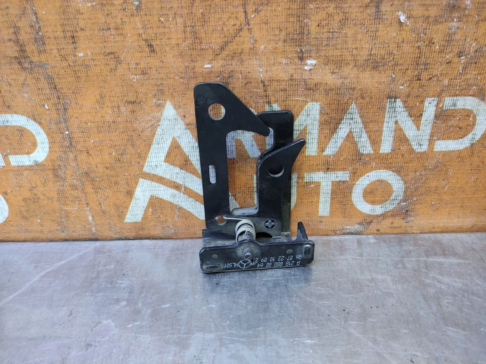 Крюк замка капота Mercedes CLS-Class 2010-2017 C218, X218