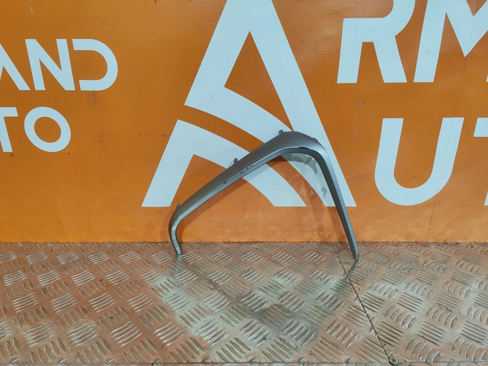 Накладка бампера Toyota Corolla 2018-нв 12 E210