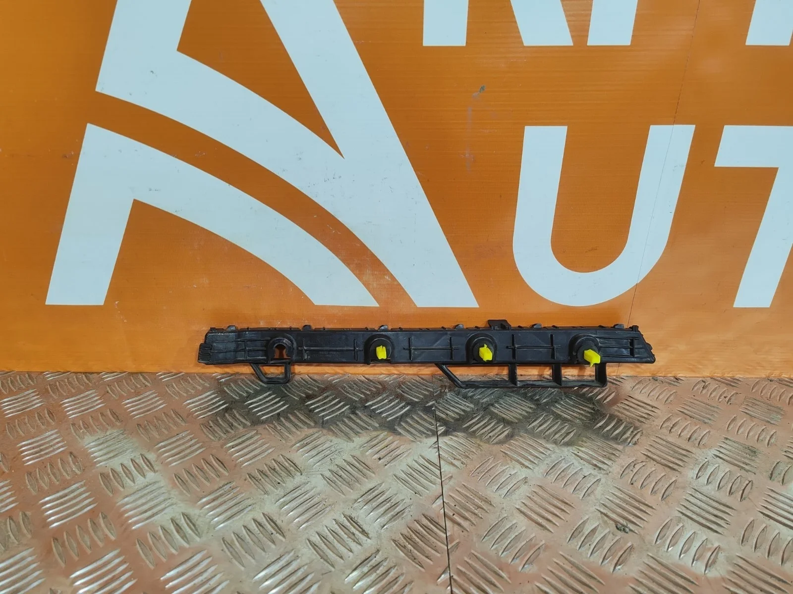 Кронштейн бампера KIA Rio 2017-нв 4 FB