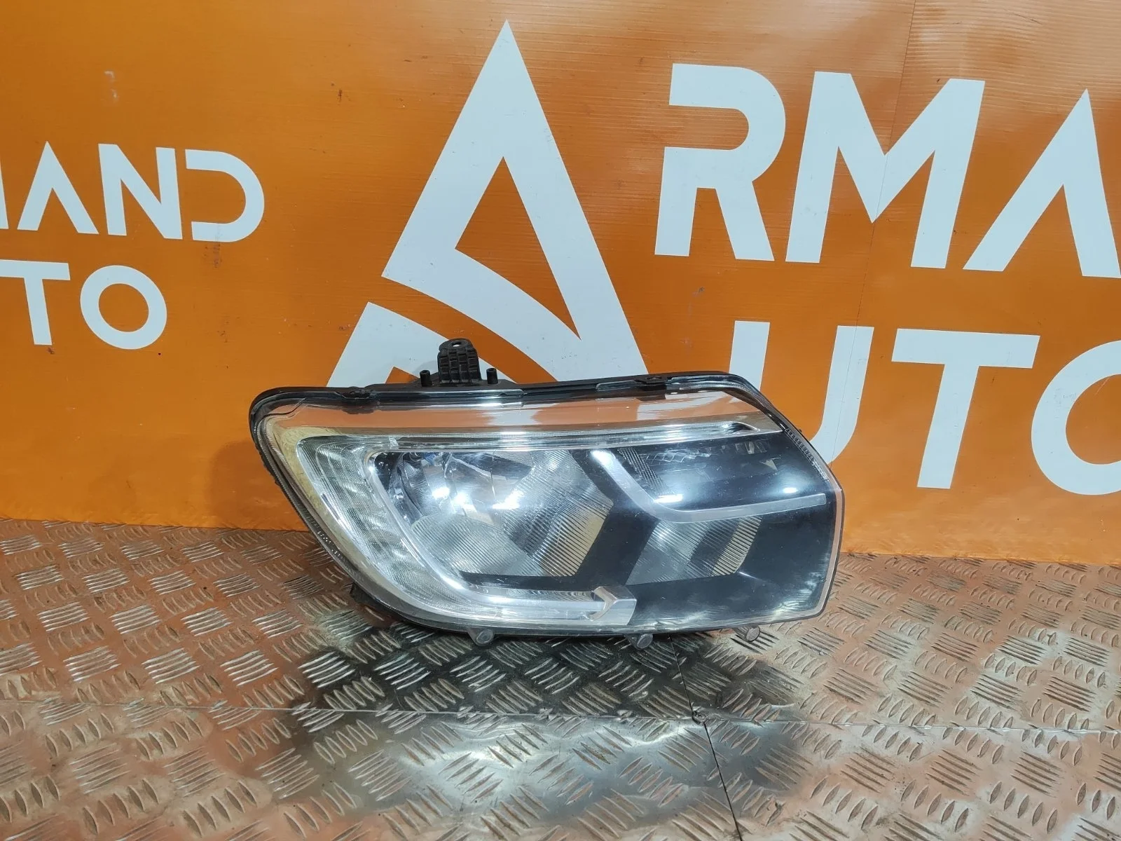 Фара Renault Sandero 2018-2022