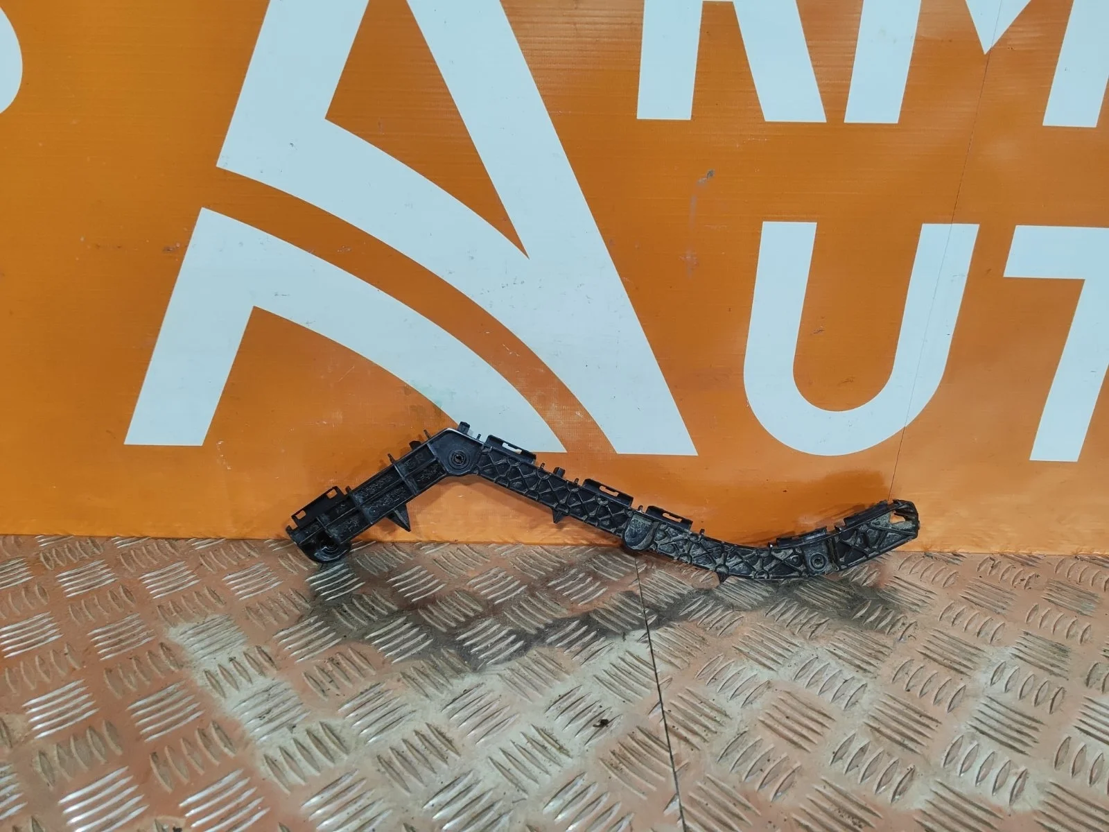 Кронштейн бампера Toyota Land Cruiser Prado 2009-нв 150