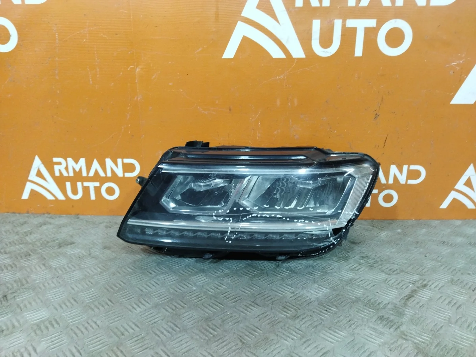 Фара Volkswagen Tiguan 2016-2020