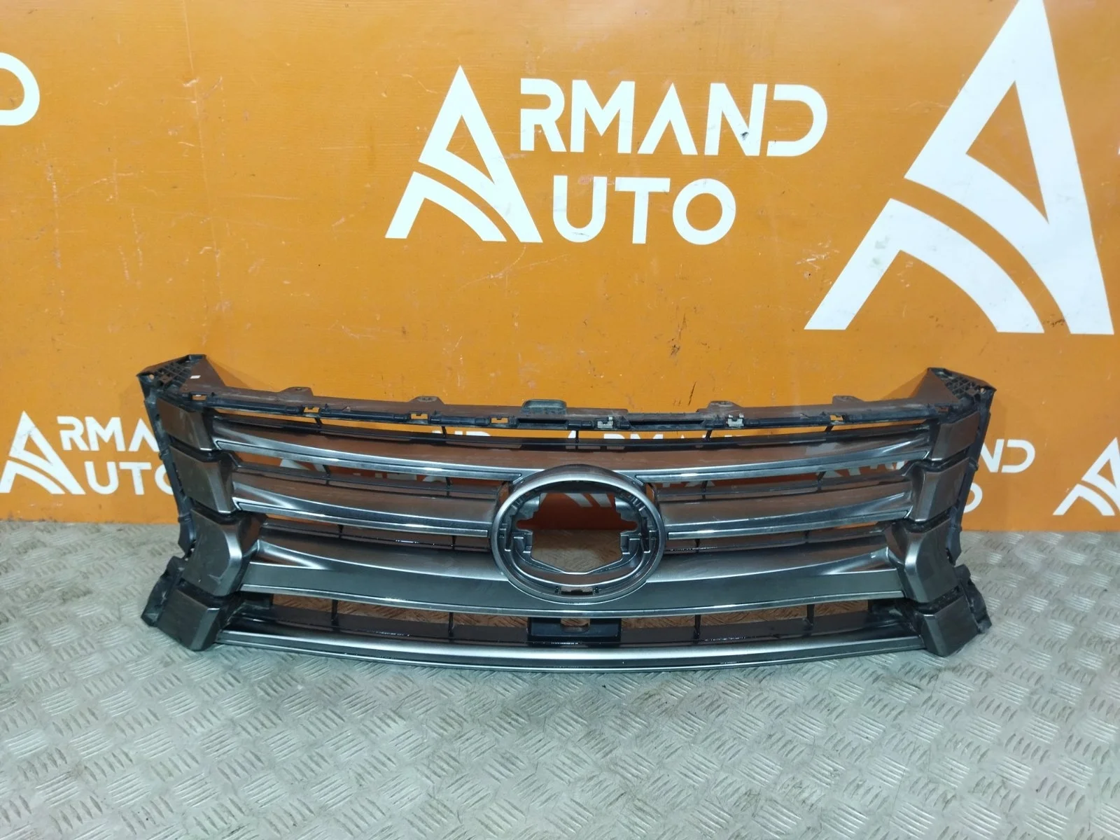 Решетка радиатора Lexus LX 2015-2023 URJ200