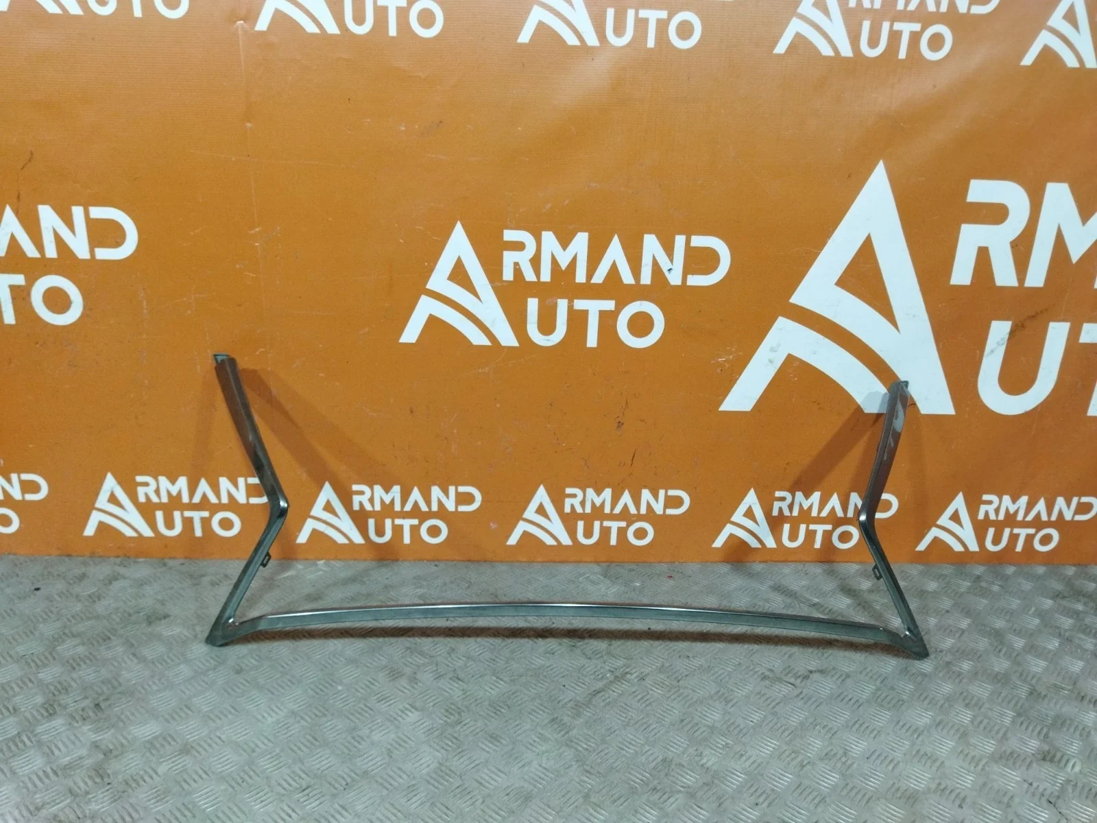 Окантовка решетки радиатора LEXUS LX 2015-2023 URJ200