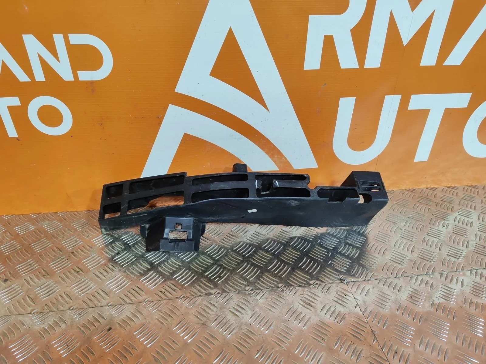 Абсорбер бампера Nissan Terrano 2014-2022 3 D10