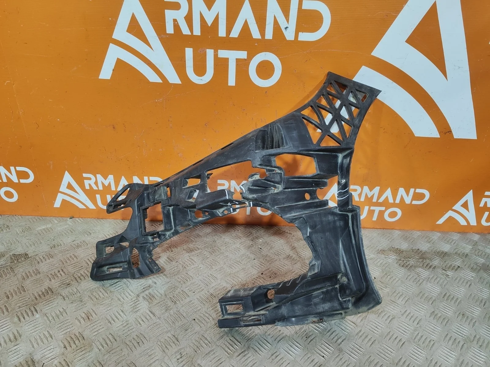 Кронштейн бампера центральный нижний Mercedes -Class 2013-2016 W212, S212