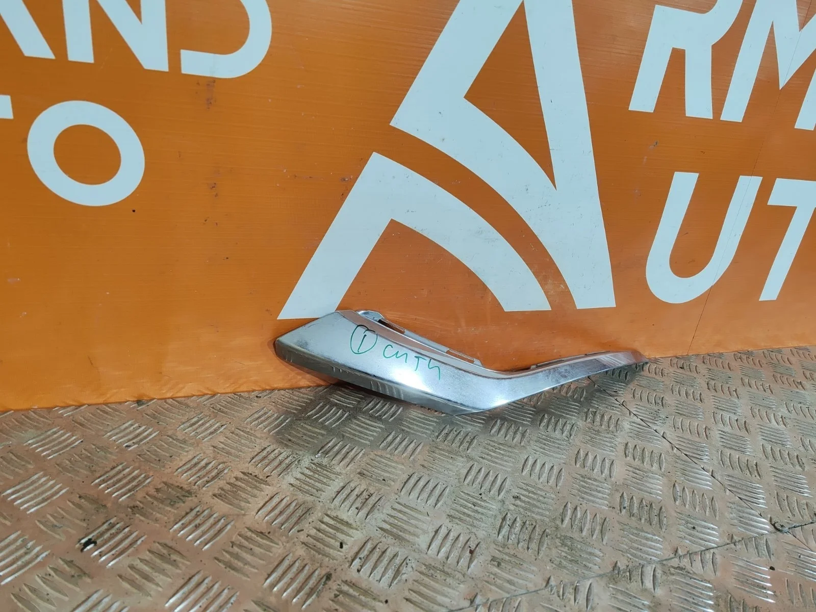 Накладка бампера Mitsubishi Outlander 2015-нв 3