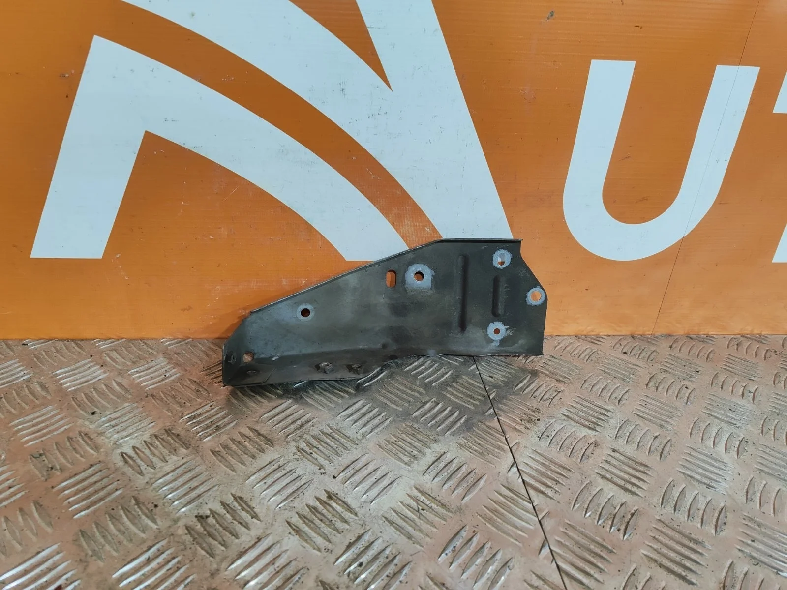 Кронштейн усилителя бампера верхний Mitsubishi Outlander 2012-нв 3