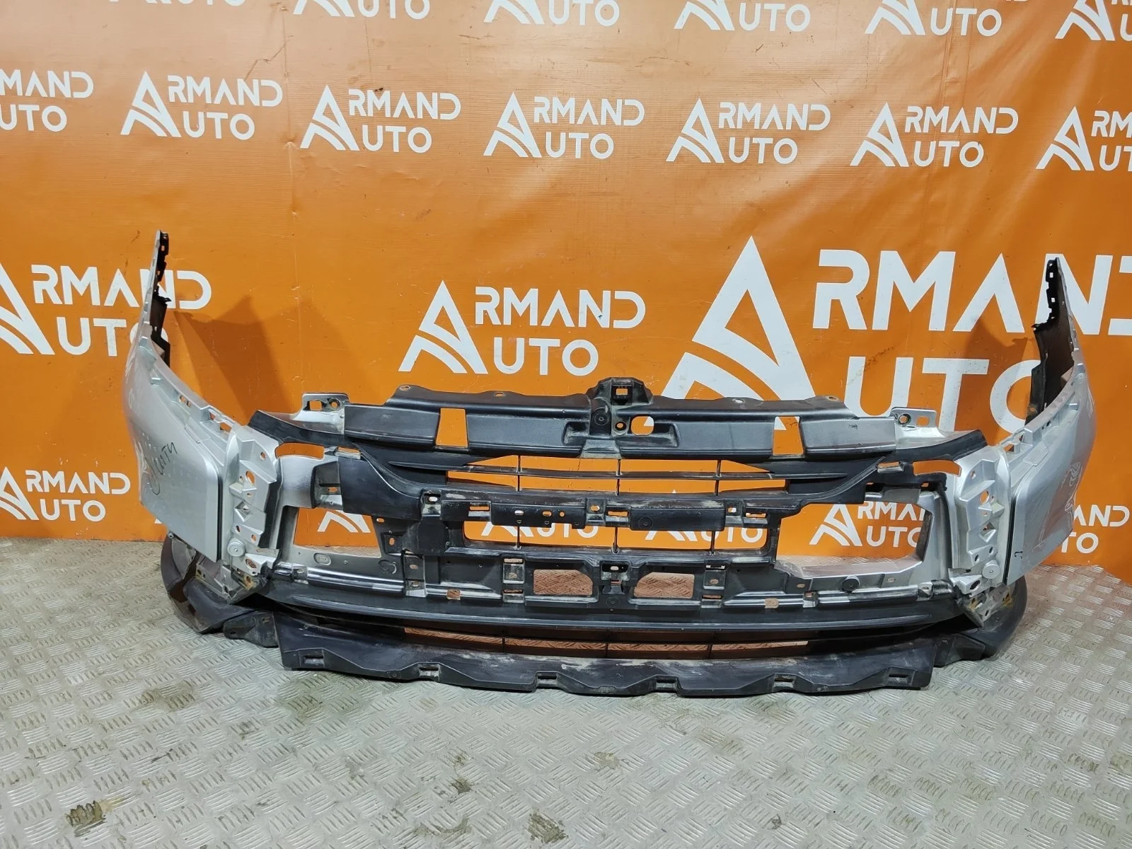 Бампер Mitsubishi Outlander 2018-нв 3