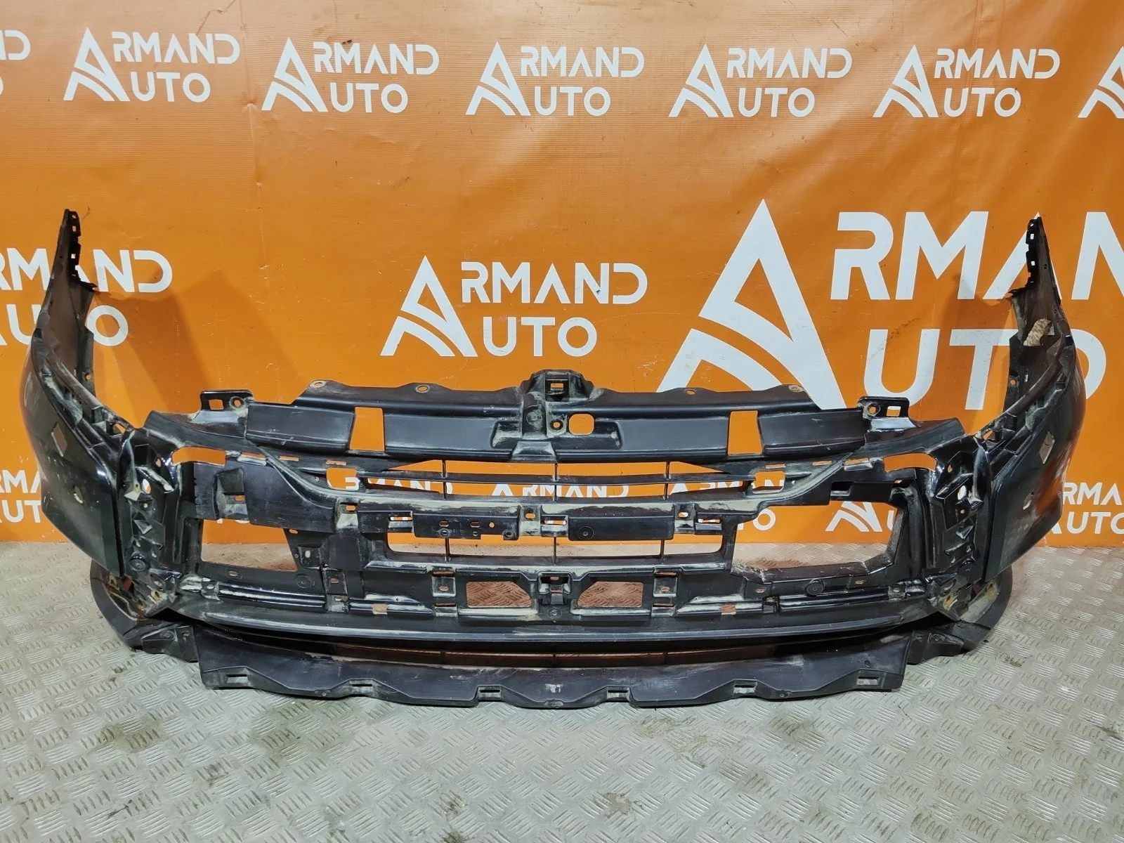 Бампер Mitsubishi Outlander 2018-нв 3