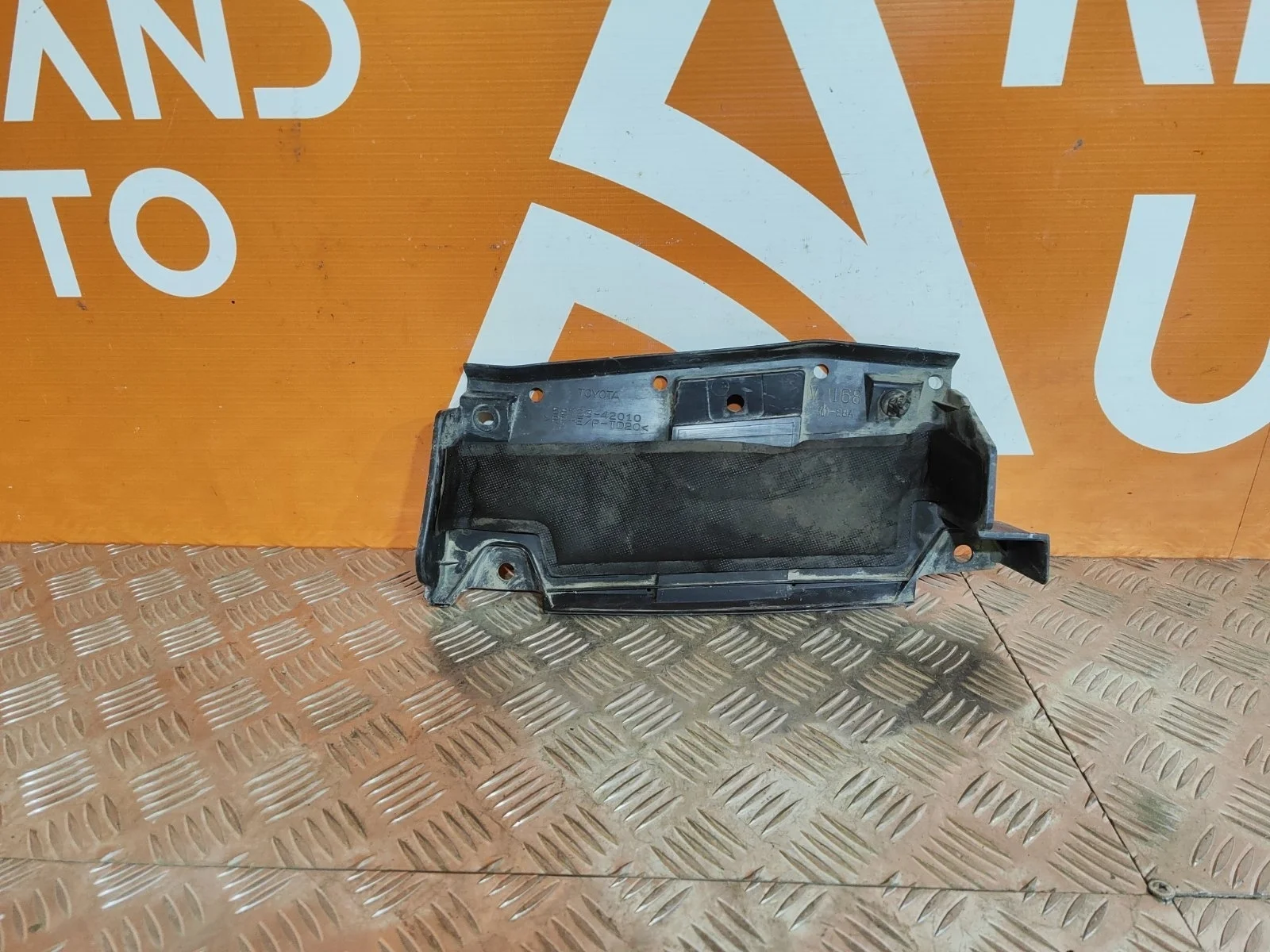 Пыльник бампера Toyota RAV4 2012-2015 CA40