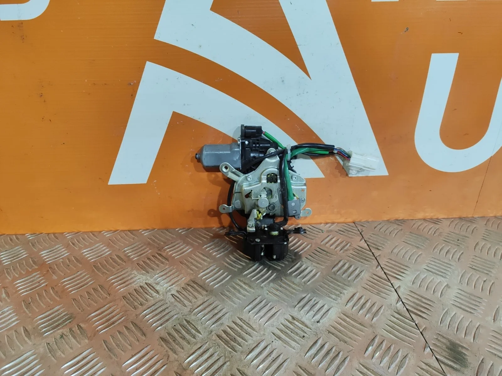 Замок двери багажника Mitsubishi Outlander 2012-нв 3