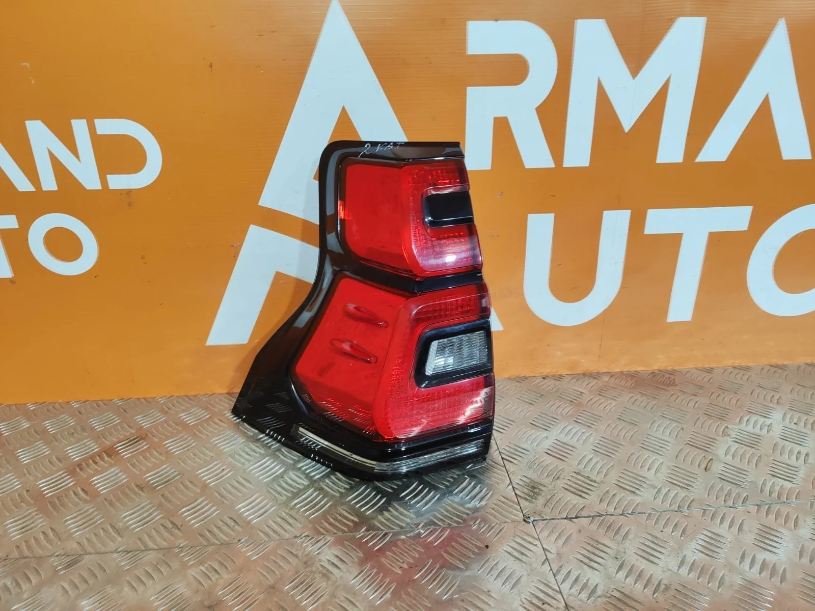 Фонарь Toyota Land Cruiser Prado 2017-нв 150