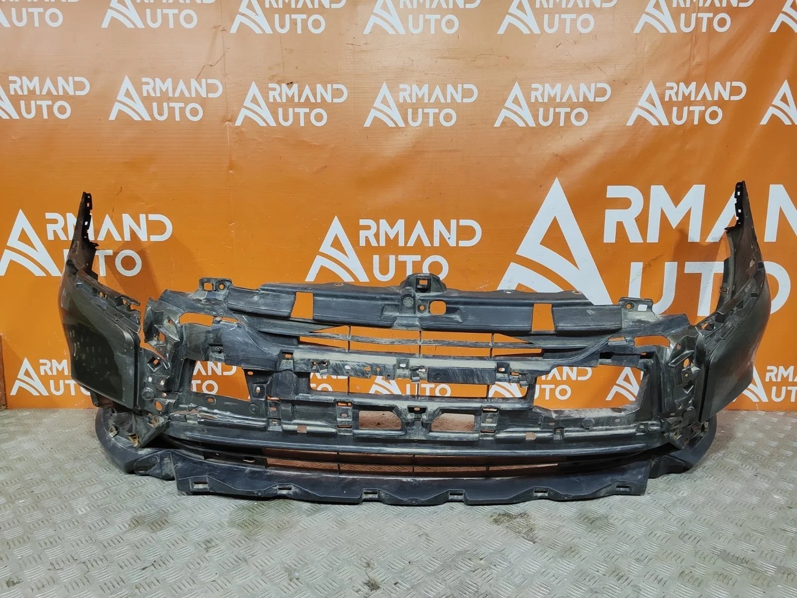 Бампер Mitsubishi Outlander 2018-нв 3