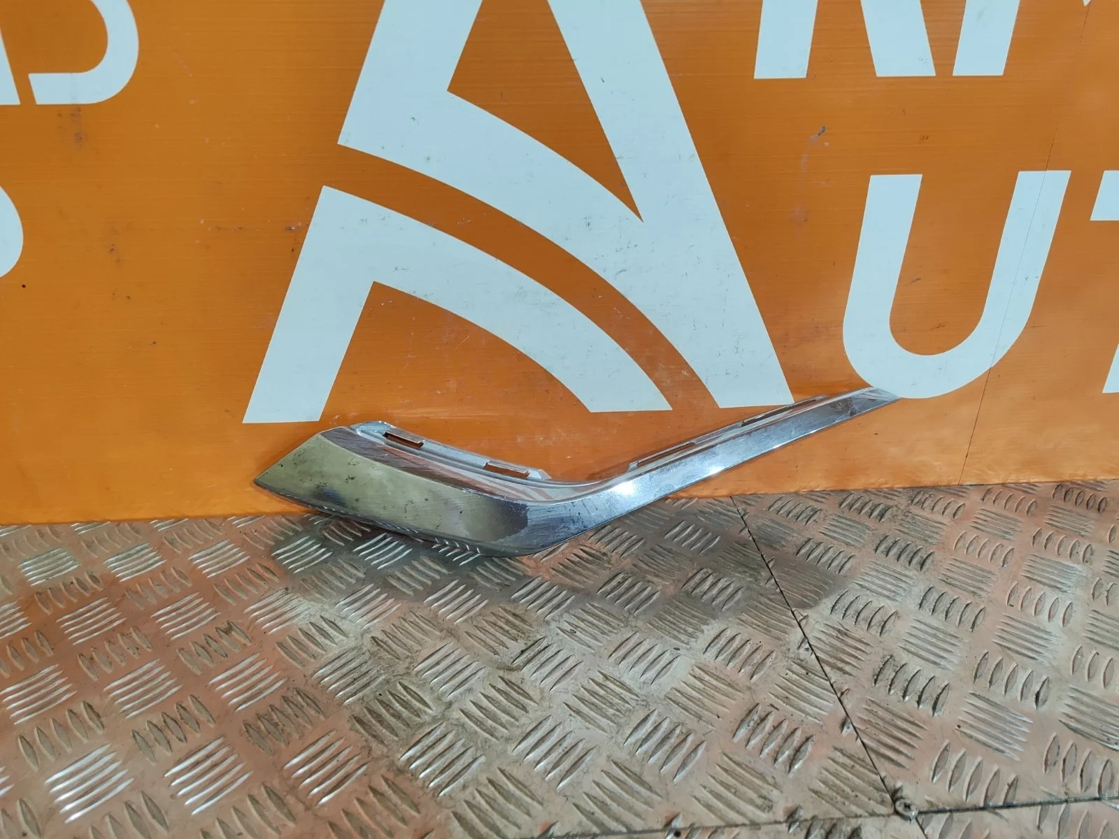 Накладка бампера Mitsubishi Outlander 2015-нв 3