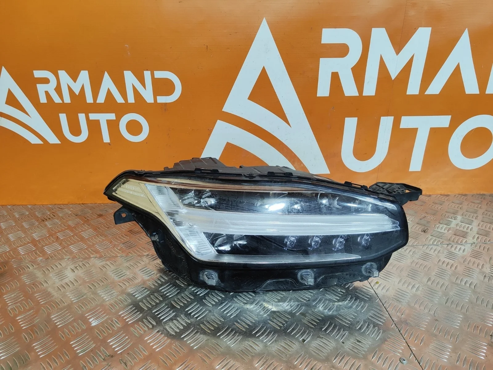 Фара Volvo XC90 2014-2019