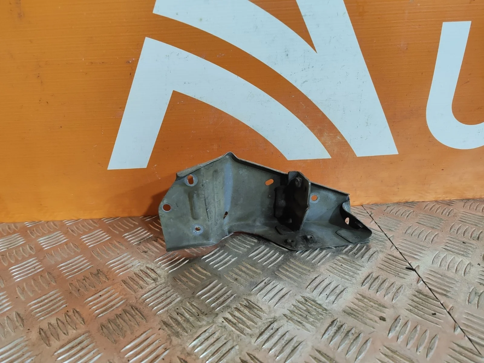 Кронштейн усилителя бампера верхний Mitsubishi Outlander 2012-нв 3