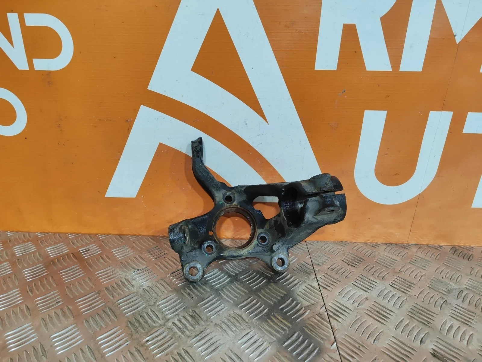 Кулак поворотный Skoda Octavia 2013-2020 A7 (5E)