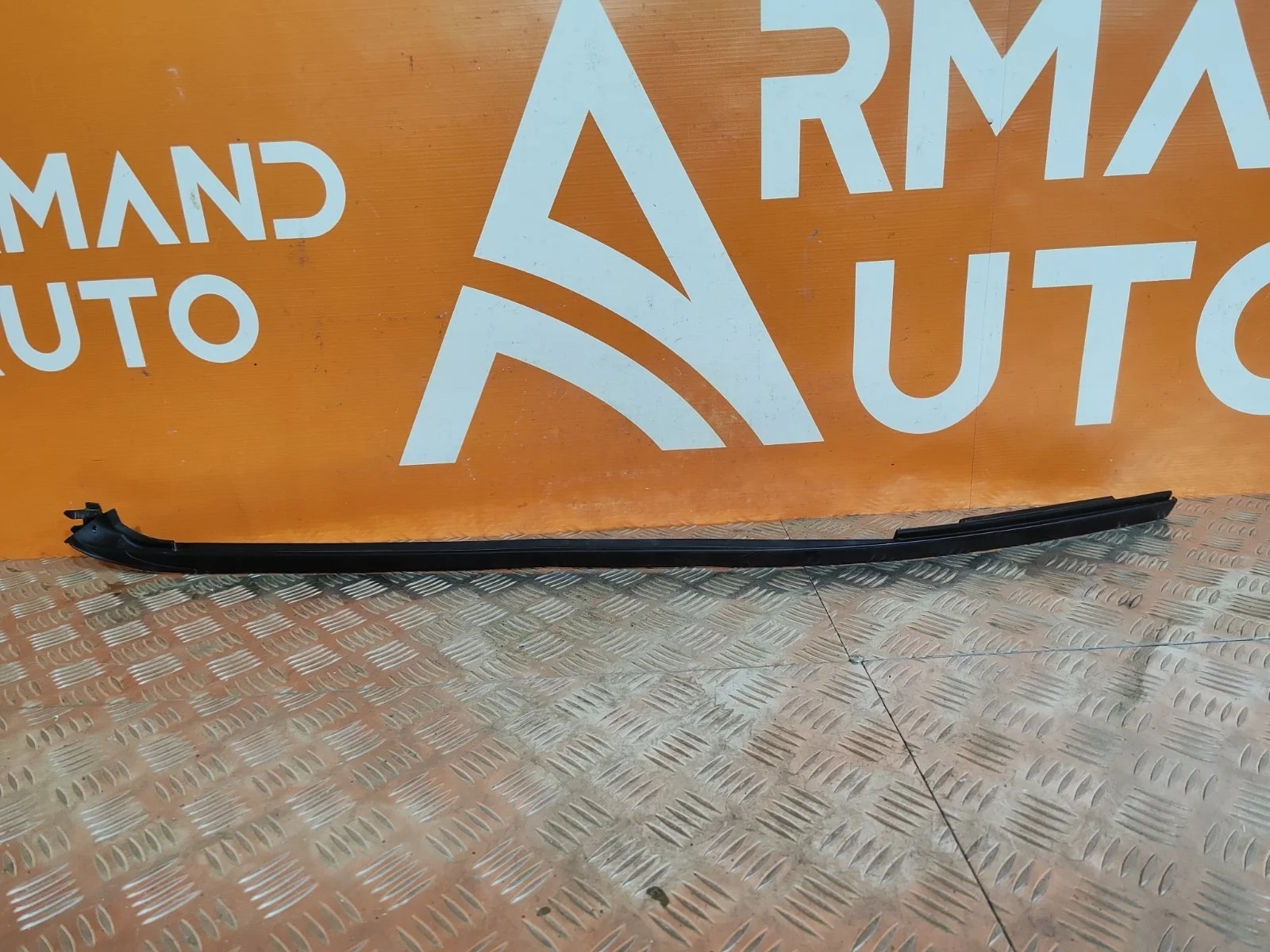 Молдинг лобового стекла Toyota Land Cruiser 2007-2021