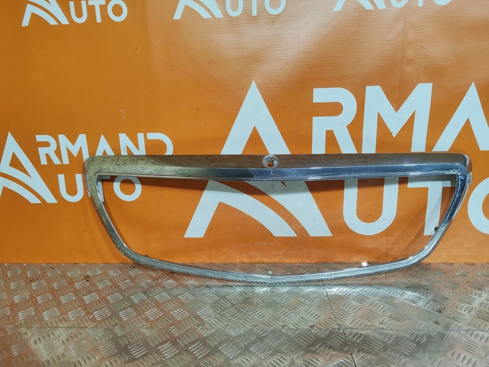 Окантовка решетки радиатора Mercedes -Class 2013-2020 W222