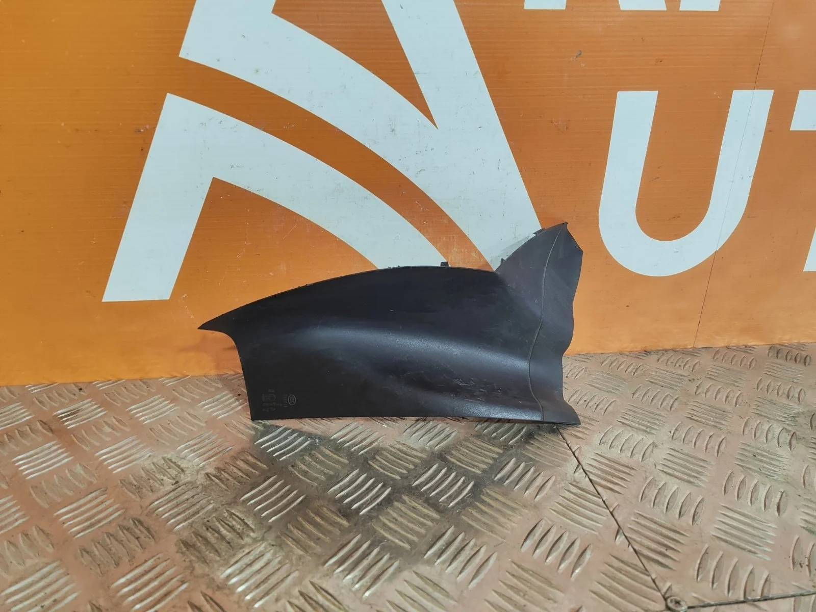 Накладка фонаря внешнего Mercedes GLA-Class 2017-2020 X156