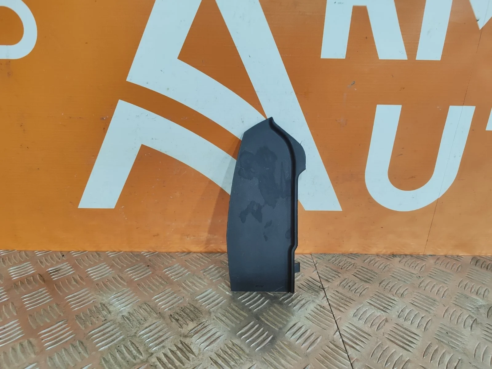 Накладка фонаря внешнего Toyota Land Cruiser 2015-2021 200