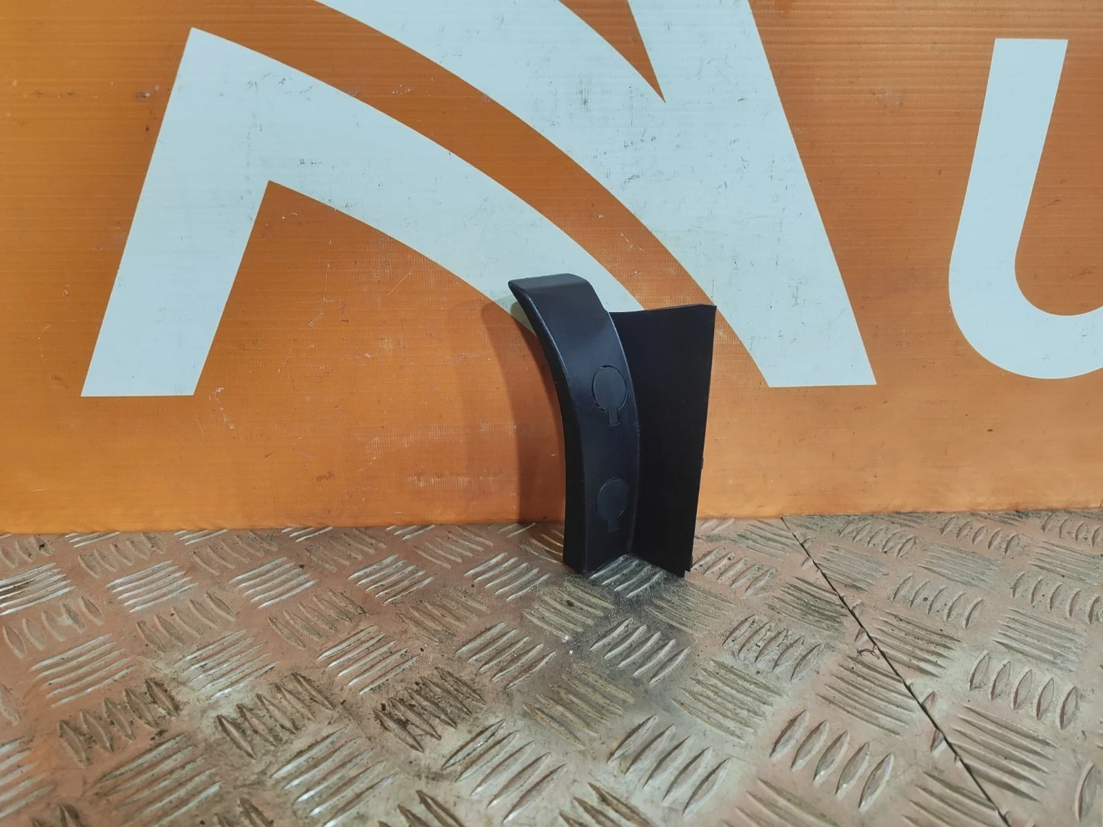 Накладка фонаря внешнего Hyundai Santa Fe 2015-2019 3 DM