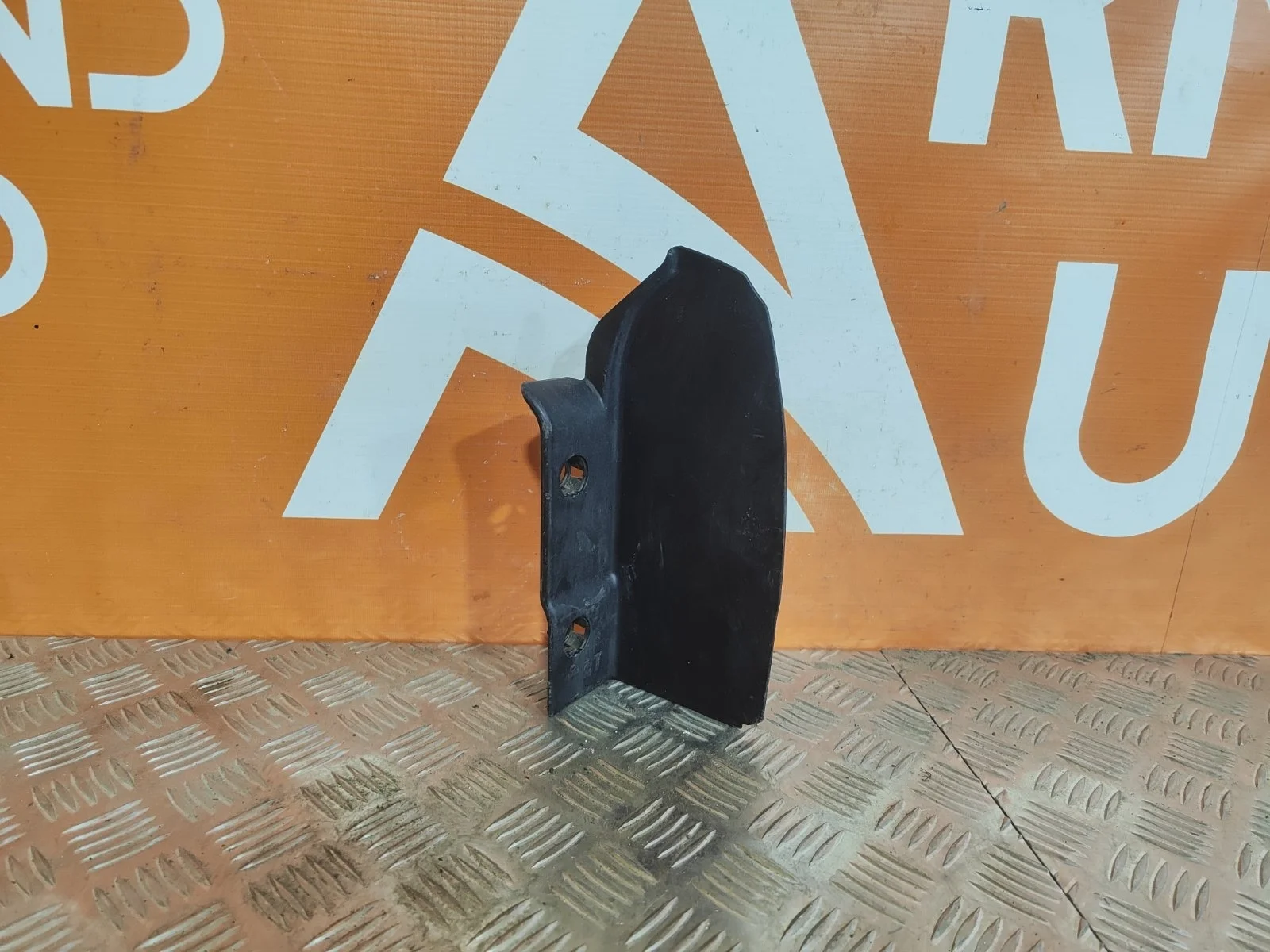 Накладка фонаря внешнего Toyota Land Cruiser 2012-2015 200