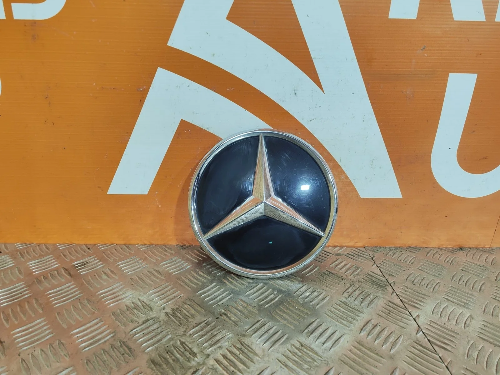 Эмблема Mercedes GLC-Class 2019-нв X253