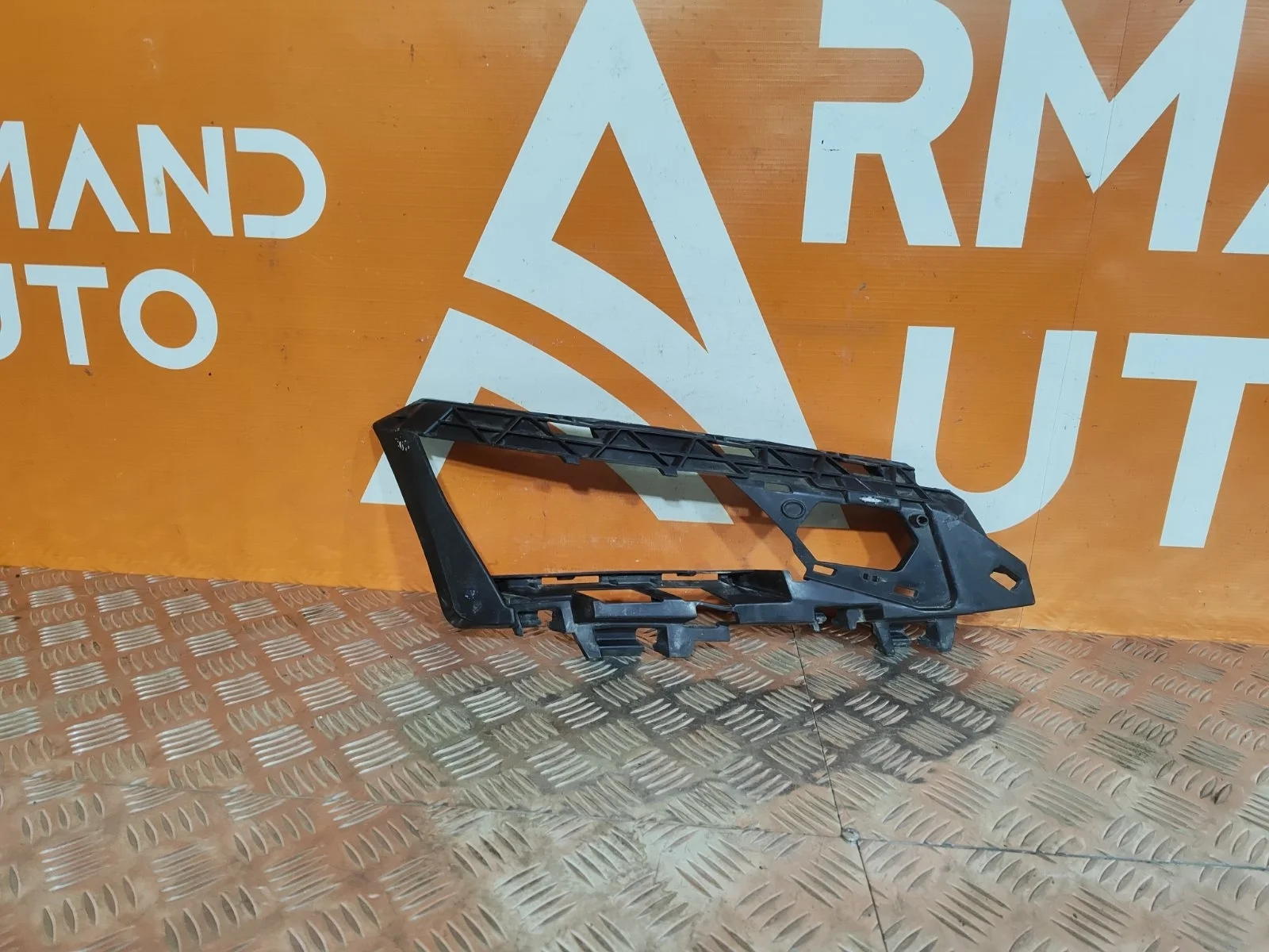 Кронштейн бампера Skoda Kodiaq 2016-нв