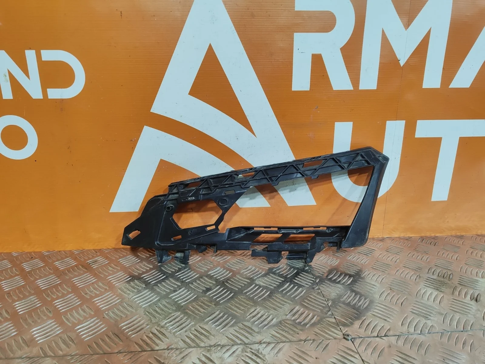 Кронштейн бампера Skoda Kodiaq 2016-нв