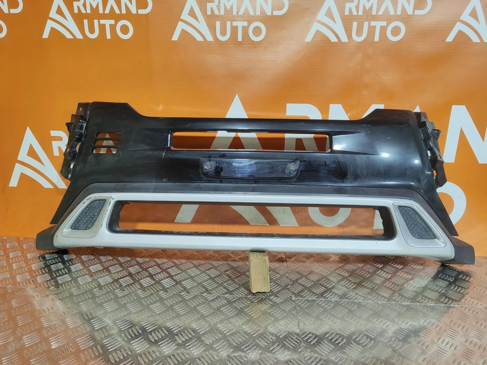 Накладка бампера верхняя Mitsubishi Outlander 2018-нв 3