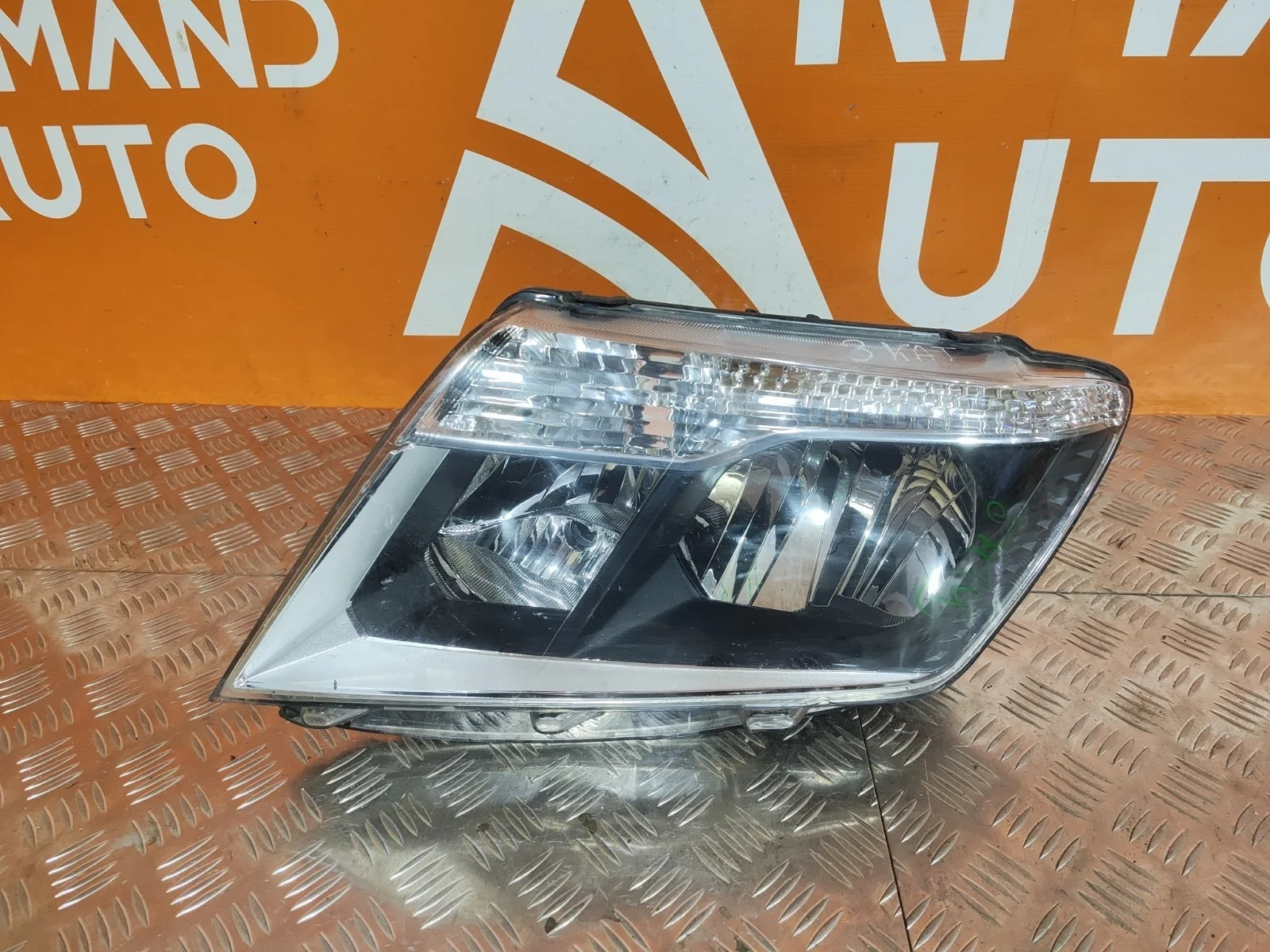 Фара Nissan Terrano 2014-2022 3 D10